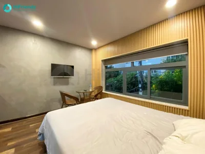 Estudio con vistas al jardín — Zeus Living - Cozy Apartment in Thao Dien